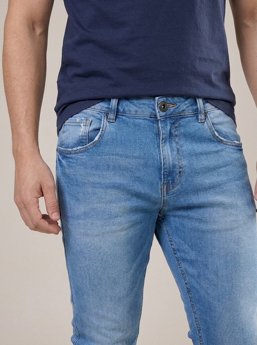 Calça Jeans Masculina Slim Azul Daylight – detalhe da frente
