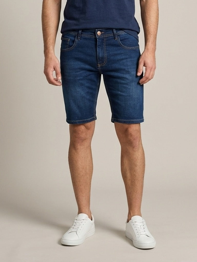 Bermuda Jeans Masculina Azul Índigo – frente, meio corpo