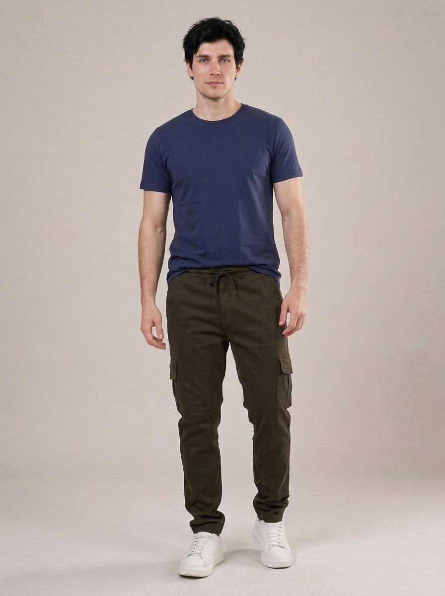 Calça Cargo Masculina de Sarja Verde Militar – frente
