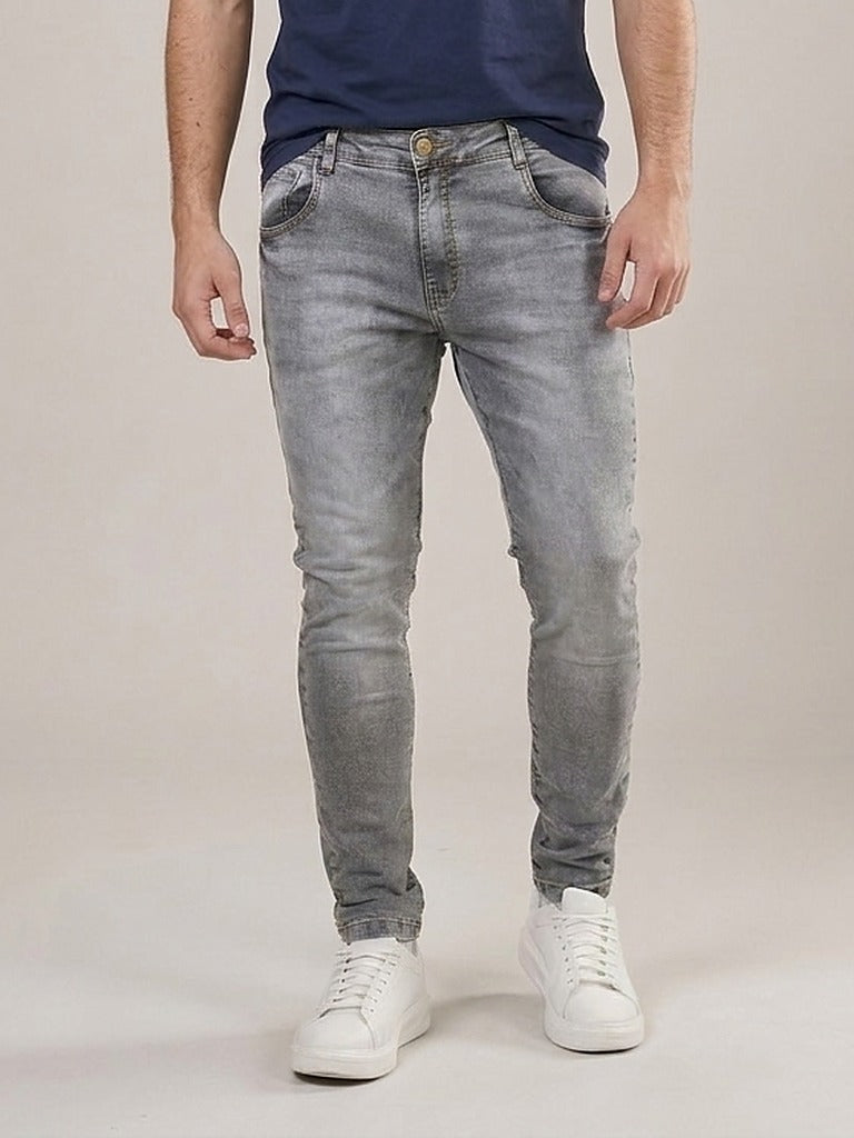 Calça Jeans Masculina Slim Cinza Industry – frente, meio corpo