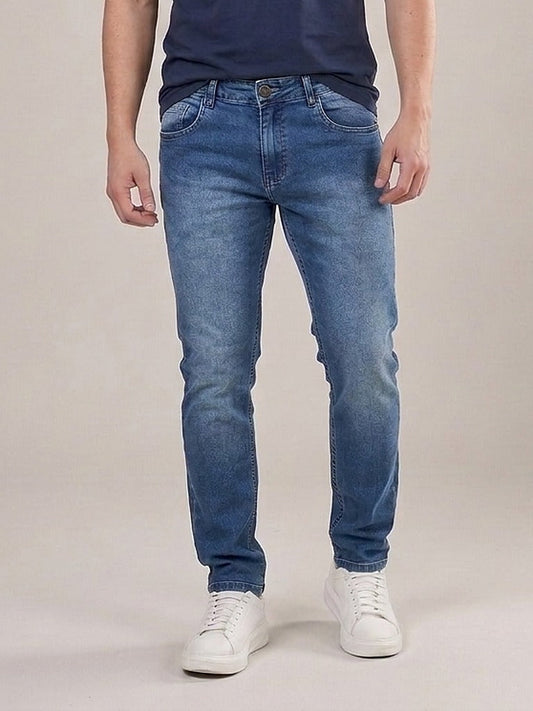 Calça Jeans Masculina Reta Tradicional Azul Atlântico – frente, meio corpo