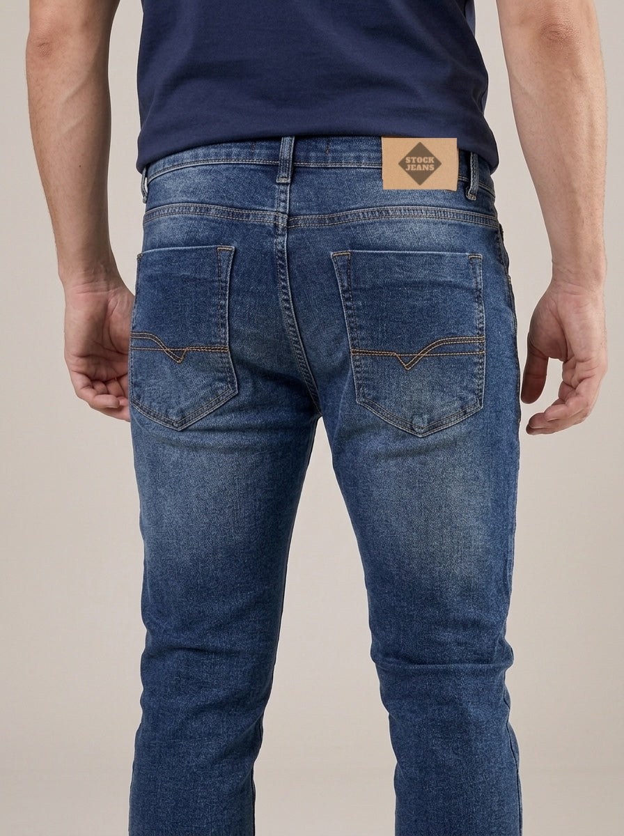 Calça Jeans Masculina Reta Tradicional Azul Eclipse – detalhe dos bolsos traseiros