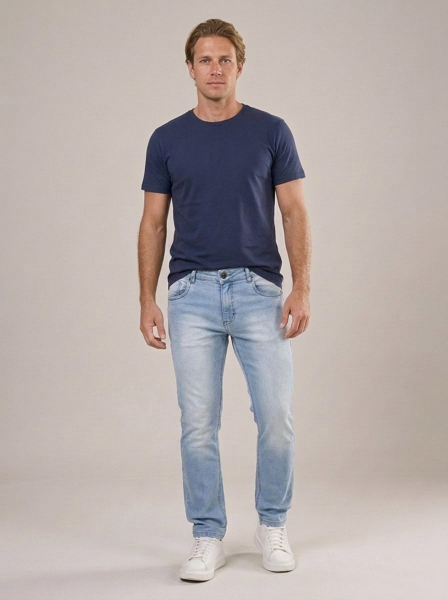 Calça Jeans Masculina Reta Tradicional Azul Light – frente