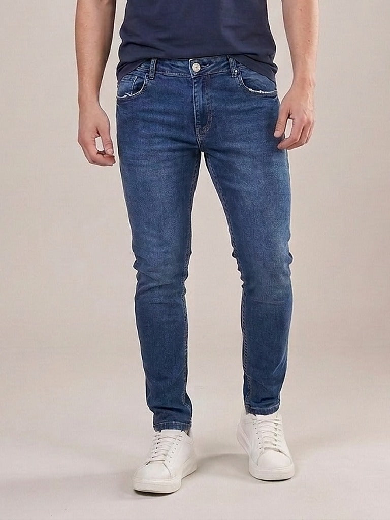 Calça Jeans Masculina Slim Azul Escuro – frente, meio corpo
