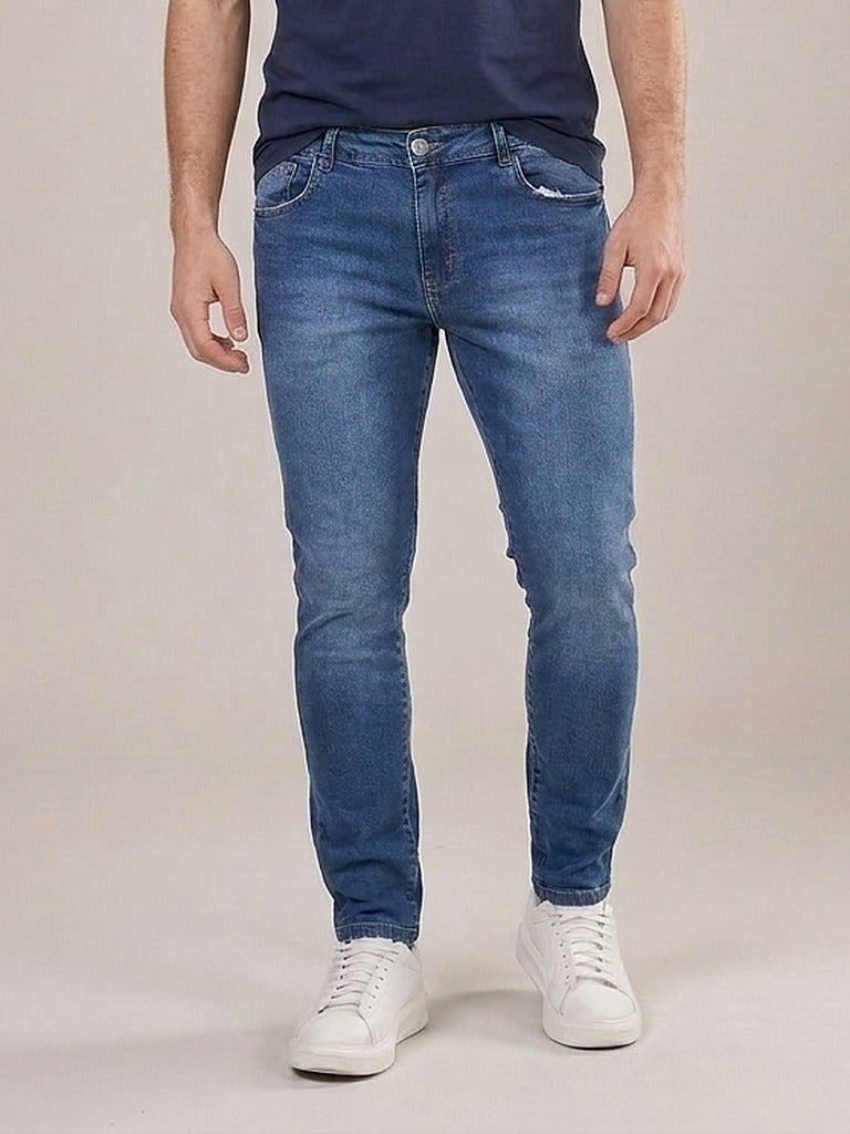 Calça Jeans Masculina Slim Azul Oxford – frente, meio corpo