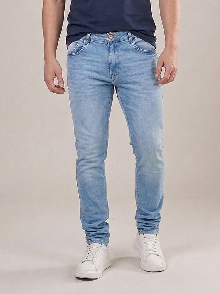 Calça Jeans Masculina Slim Blue Le Bleu – frente, meio corpo