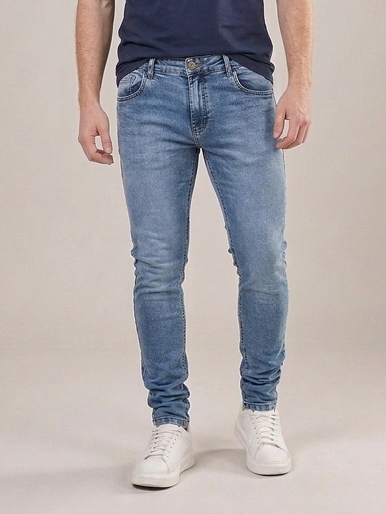 Calça Jeans Masculina Slim Blue Zealand – frente, meio corpo