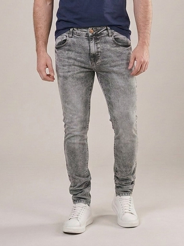 Calça Jeans Masculina Slim Cinza Dakar – frente, meio corpo