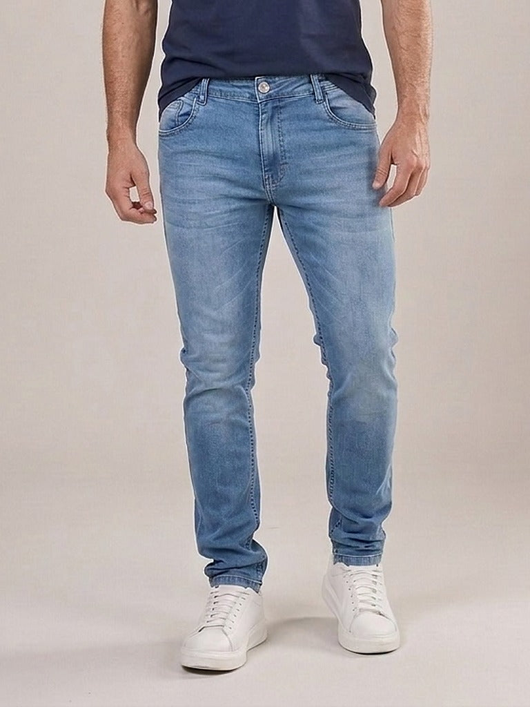 Calça Jeans Masculina Slim Cós Passantes Azul Daily – frente, meio corpo