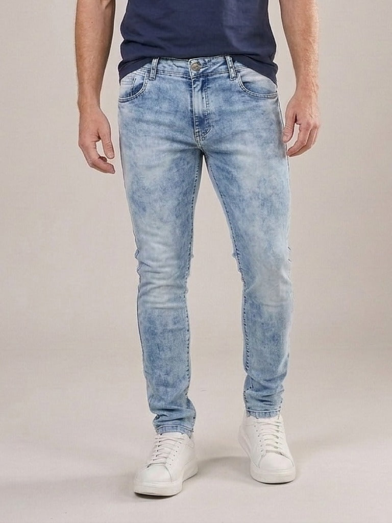 Calça Jeans Masculina Slim Cós Passantes Azul Marmol – frente, meio corpo