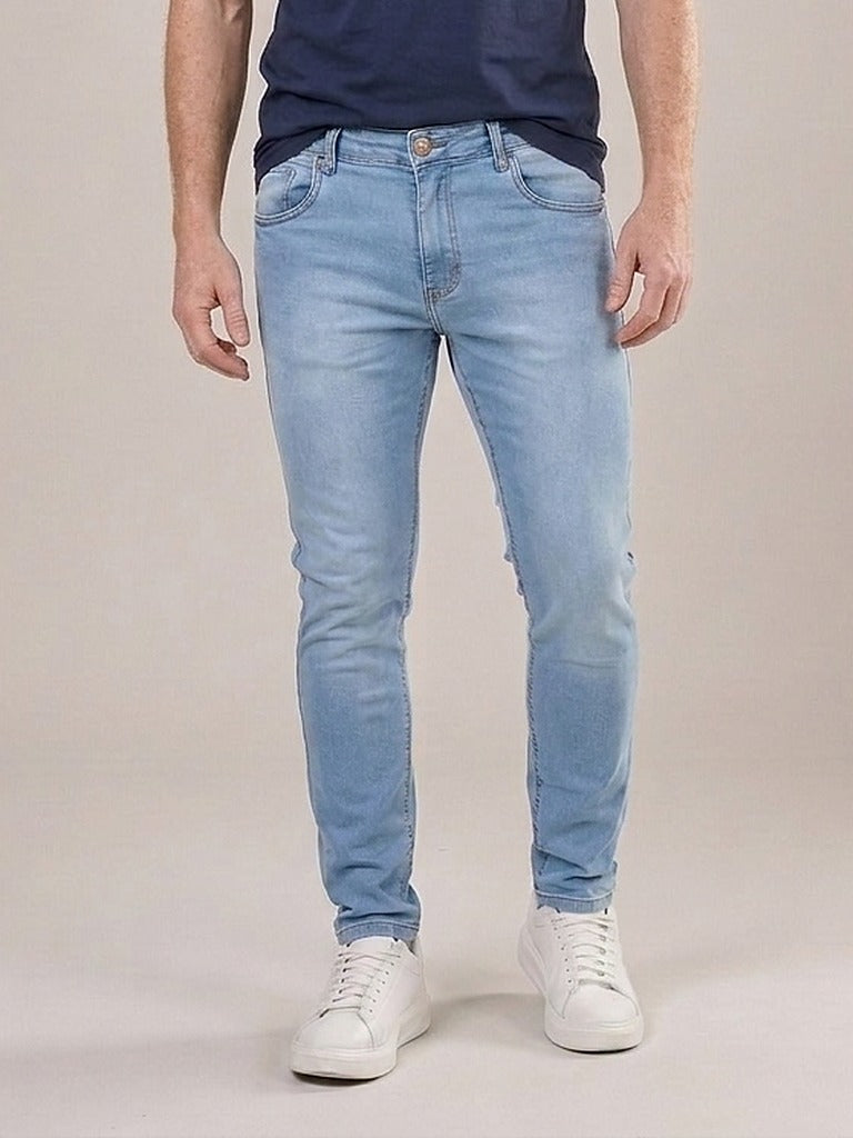 Calça Jeans Masculina Slim Cós Passantes Azul Sky – frente, meio corpo