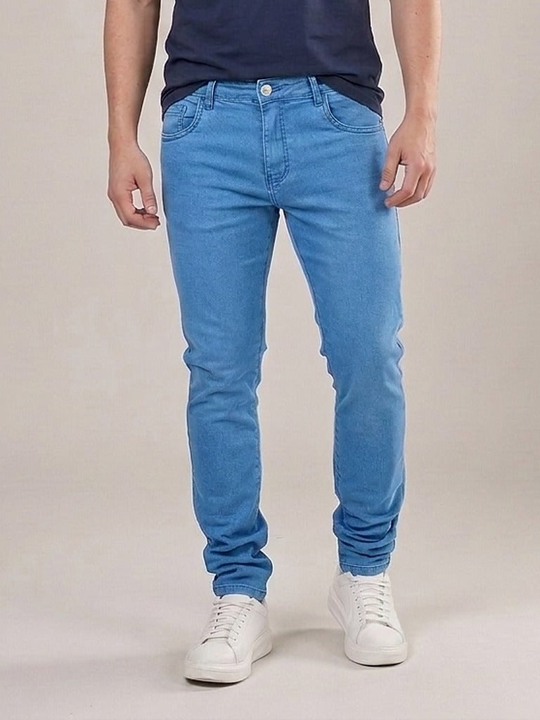 Calça Jeans Masculina Slim Cós Passantes Azul Strasbourg – frente, meio corpo