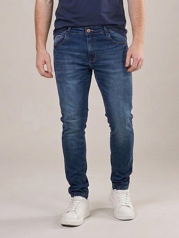 Calça Jeans Masculina Slim Blue Ararat – frente, meio corpo