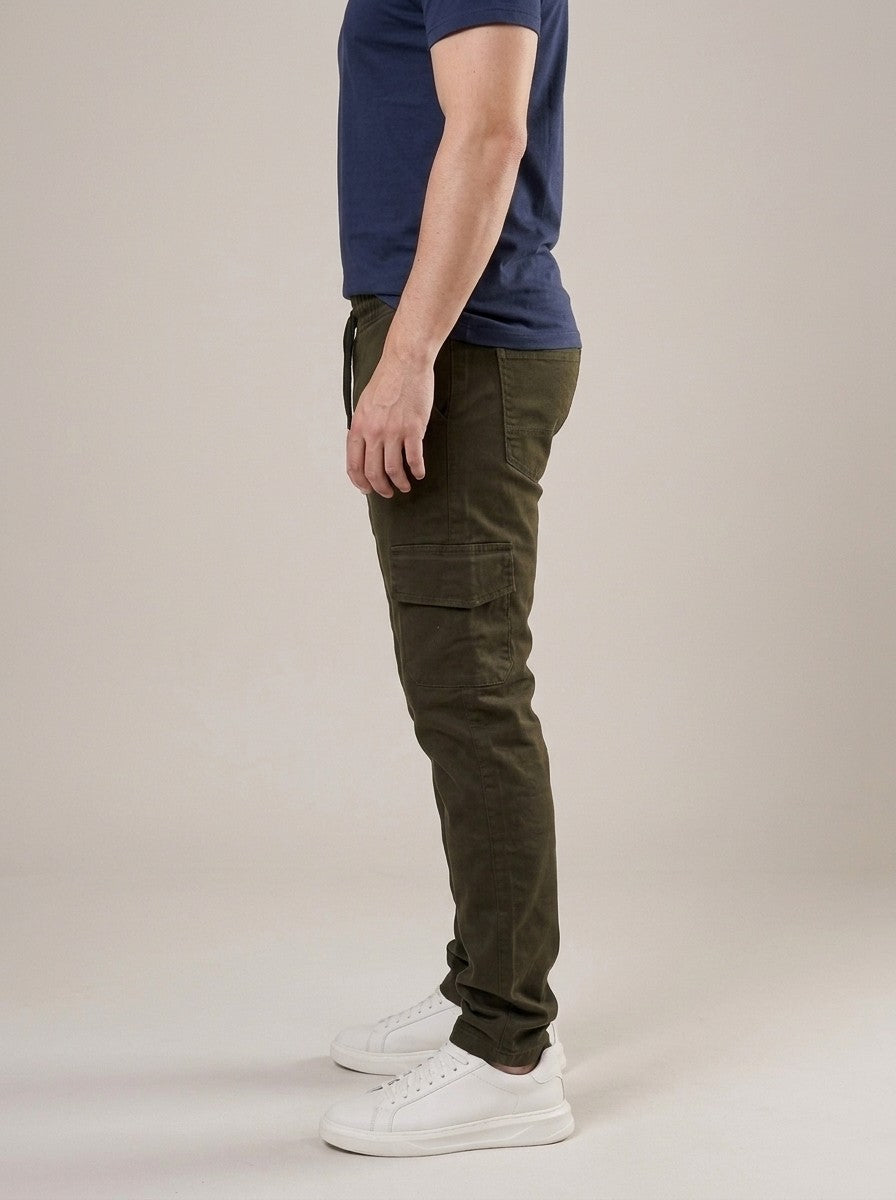 Calça Cargo Masculina de Sarja Verde Militar – lateral