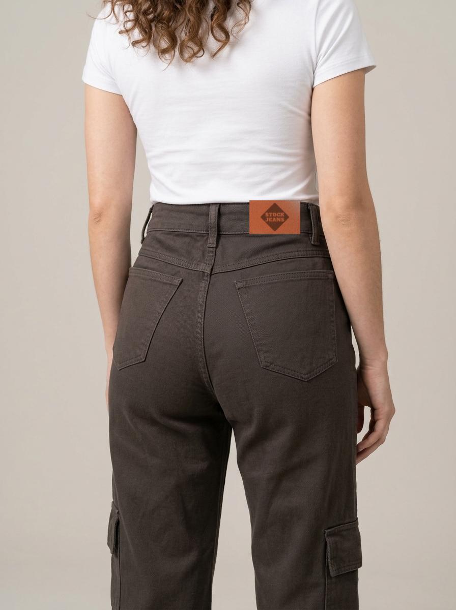 Calça Color Wide Leg Cargo – detalhe dos bolsos traseiros