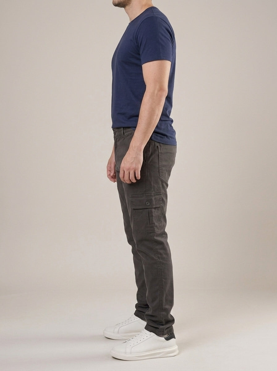 Calça Cargo Masculina de Sarja Chumbo – lateral