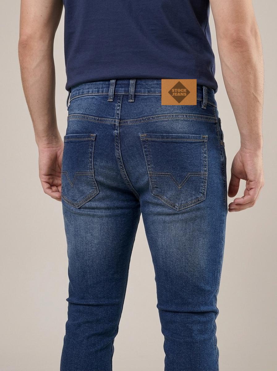 Calça Jeans Masculina Skinny Azul Escuro – detalhe dos bolsos traseiros