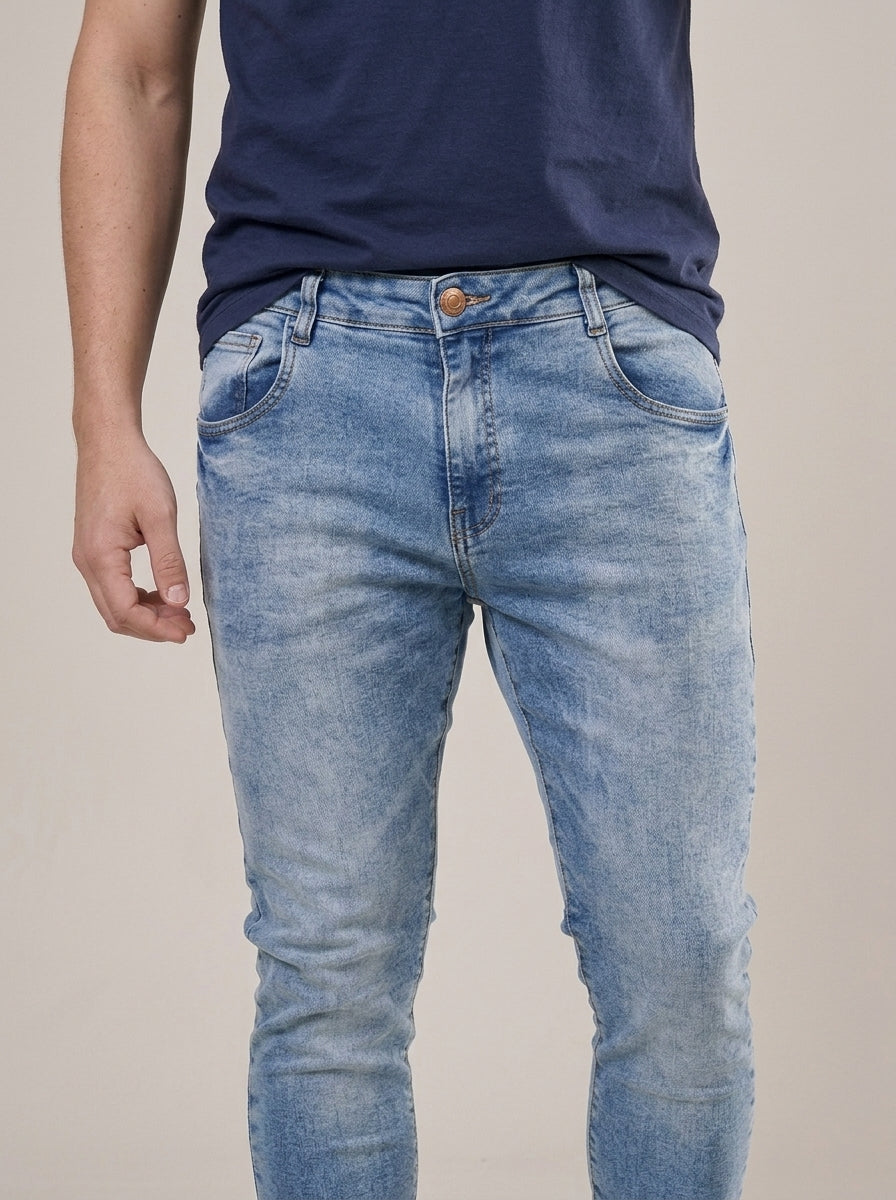 Calça Jeans Masculina Skinny Azul Estonado – detalhe da frente
