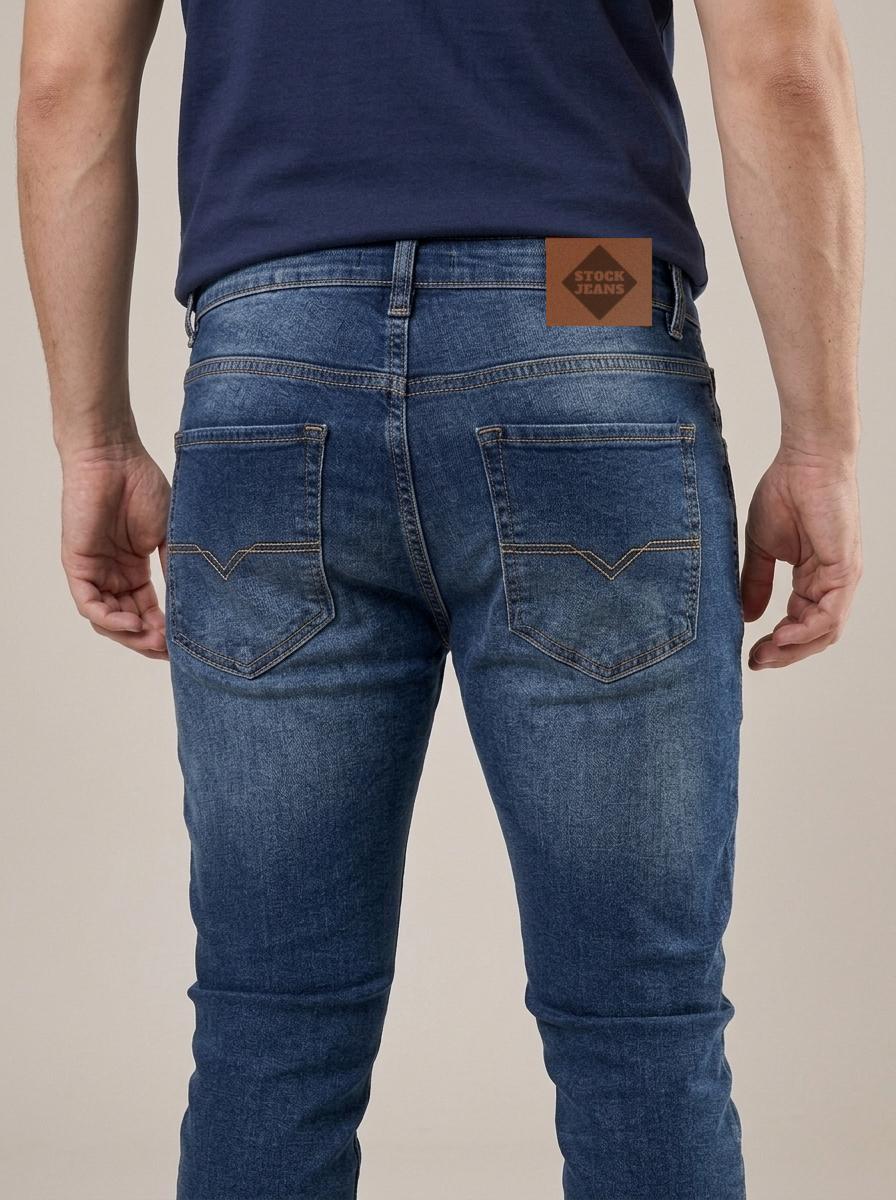 Calça Jeans Masculina Slim Blue Ararat – detalhe dos bolsos traseiros