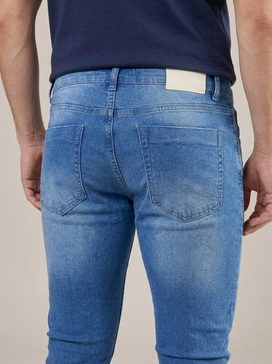Calça Jeans Masculina Slim Azul Padrão – detalhe dos bolsos traseiros