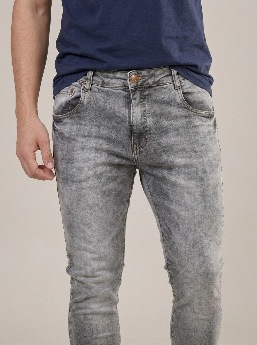 Calça Jeans Masculina Slim Cinza Dakar – detalhe da frente