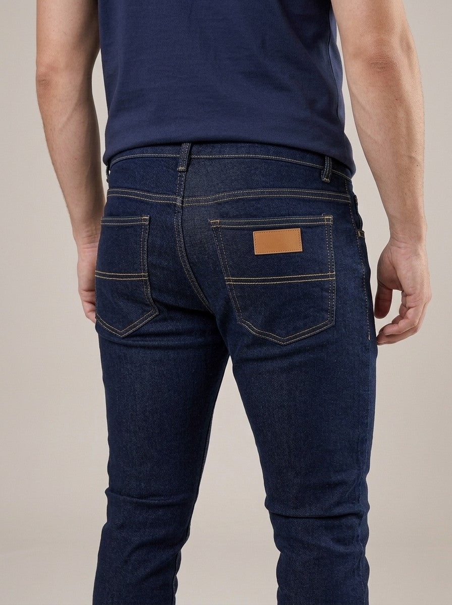 Calça Jeans Masculina Slim com Elastano Azul Rain – detalhe dos bolsos traseiros