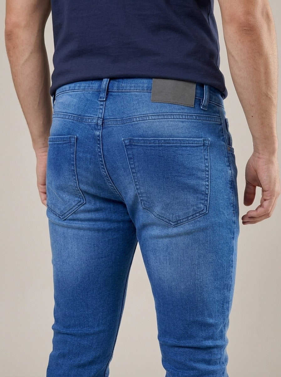 Calça Jeans Masculina Slim Cós Passantes Azul Classic – detalhe dos bolsos traseiros