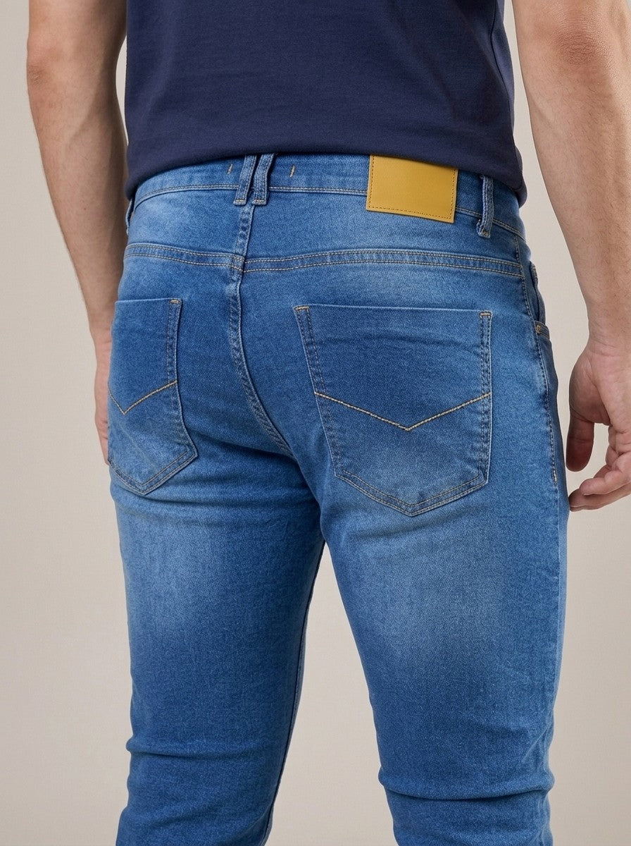 Calça Jeans Masculina Slim Cós Passantes Azul Convencional – detalhe dos bolsos traseiros