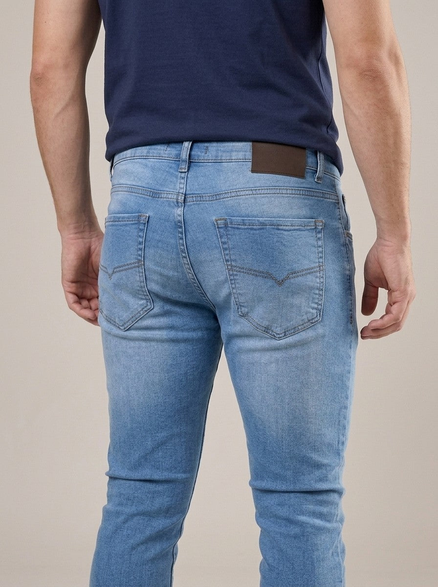 Calça Jeans Masculina Slim Cós Passantes Azul Daily – detalhe dos bolsos traseiros