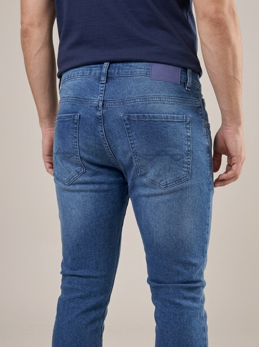 Calça Jeans Masculina Slim Cós Passantes Azul Prestige – detalhe dos bolsos traseiros