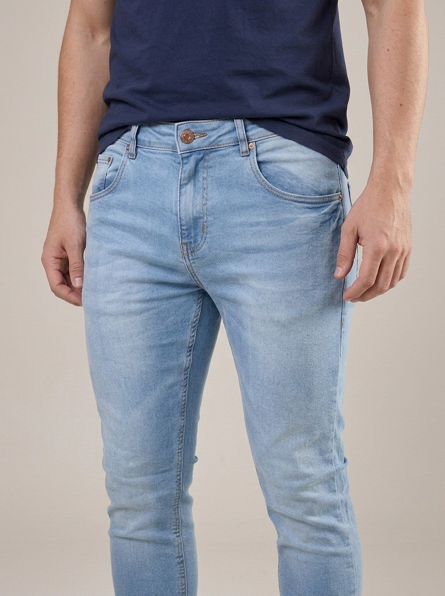 Calça Jeans Masculina Slim Cós Passantes Azul Sky – detalhe da frente