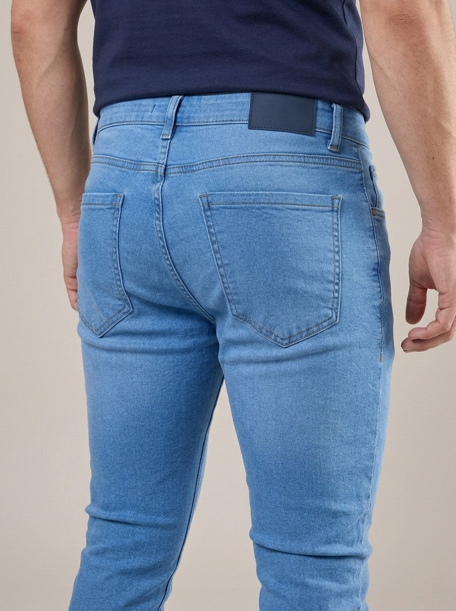 Calça Jeans Masculina Slim Cós Passantes Azul Strasbourg – detalhe dos bolsos traseiros