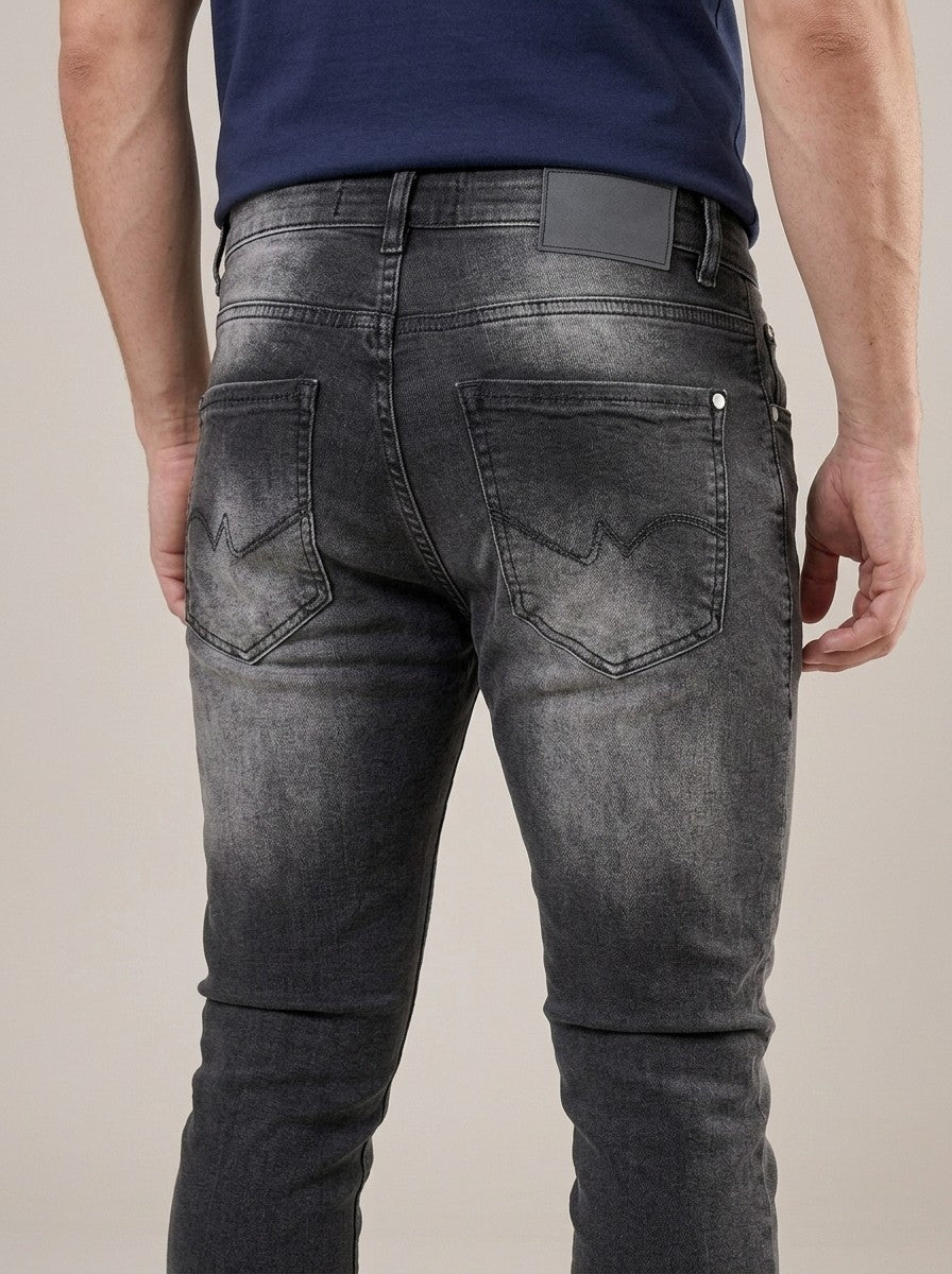 Calça Jeans Masculina Slim Cós Passantes Preto Cinzento – detalhe dos bolsos traseiros